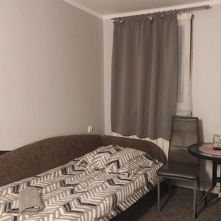 Zajazd Pod Lwem Trzebnica Bagian luar foto