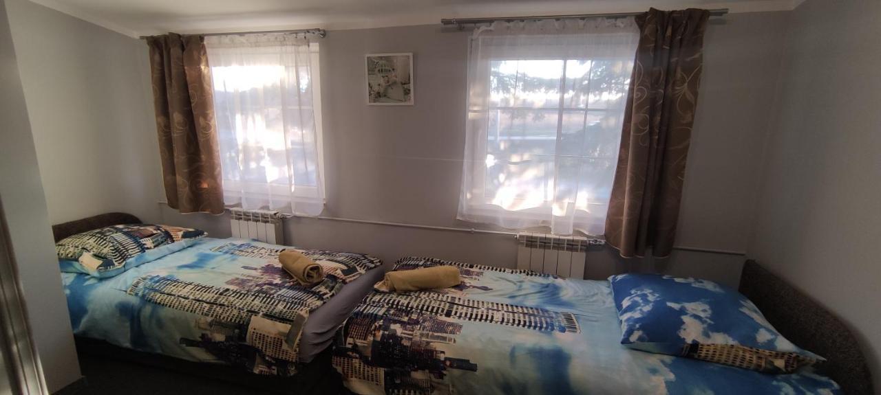 Zajazd Pod Lwem Trzebnica Bagian luar foto
