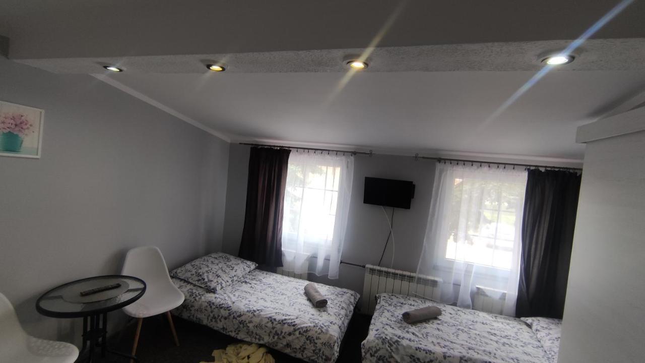Zajazd Pod Lwem Trzebnica Bagian luar foto