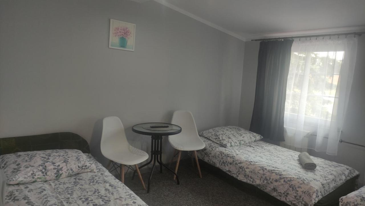 Zajazd Pod Lwem Trzebnica Bagian luar foto