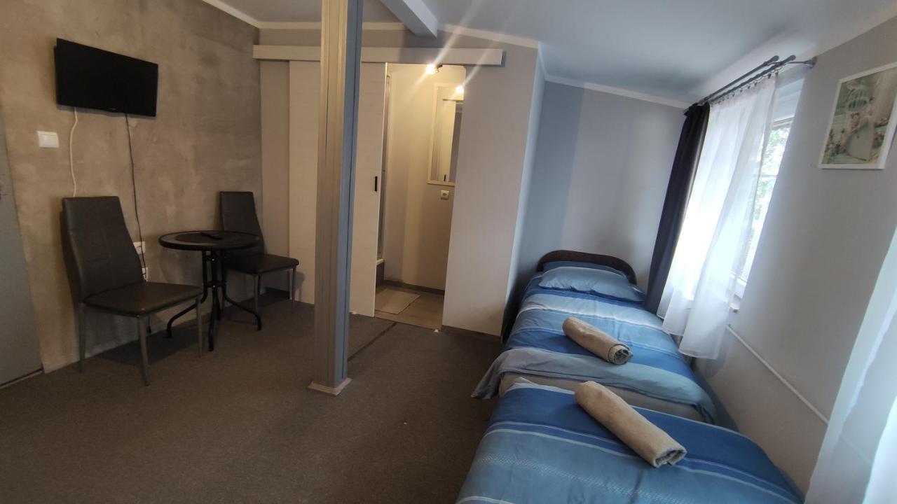 Zajazd Pod Lwem Trzebnica Bagian luar foto
