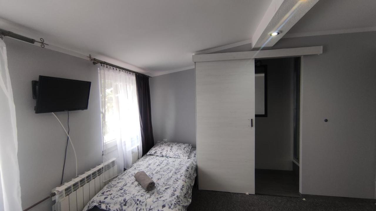 Zajazd Pod Lwem Trzebnica Bagian luar foto