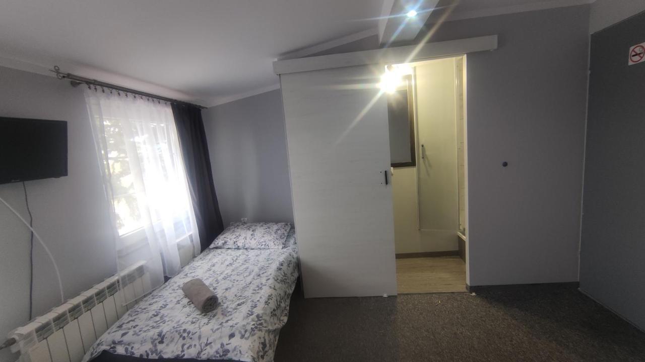 Zajazd Pod Lwem Trzebnica Bagian luar foto