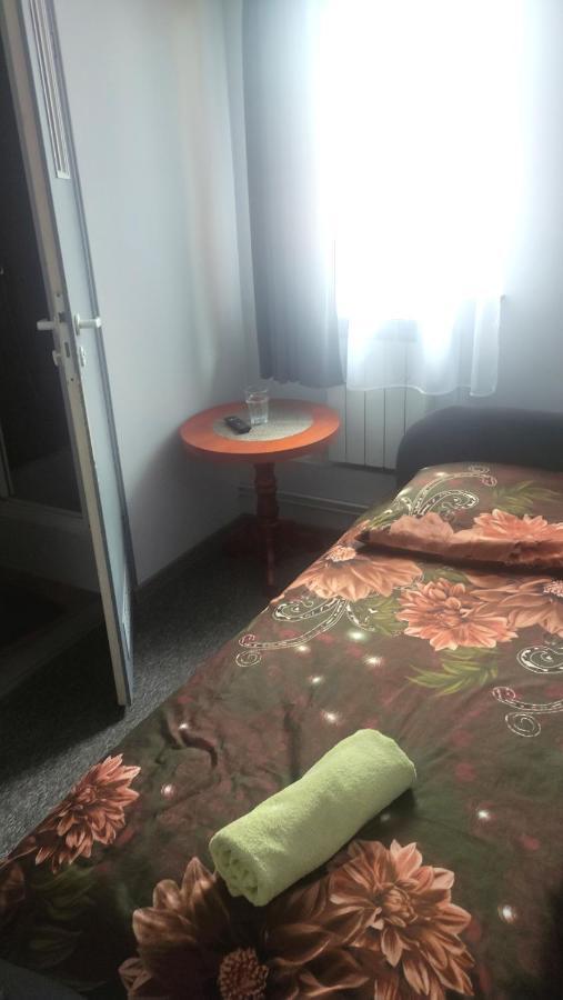 Zajazd Pod Lwem Trzebnica Bagian luar foto