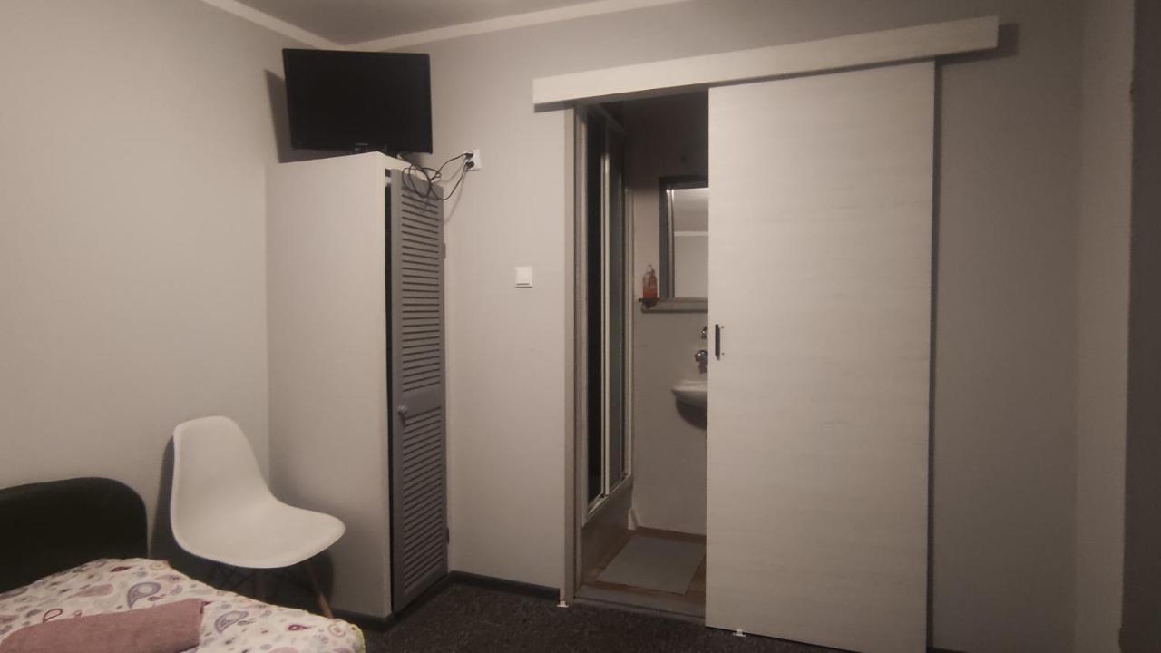 Zajazd Pod Lwem Trzebnica Bagian luar foto