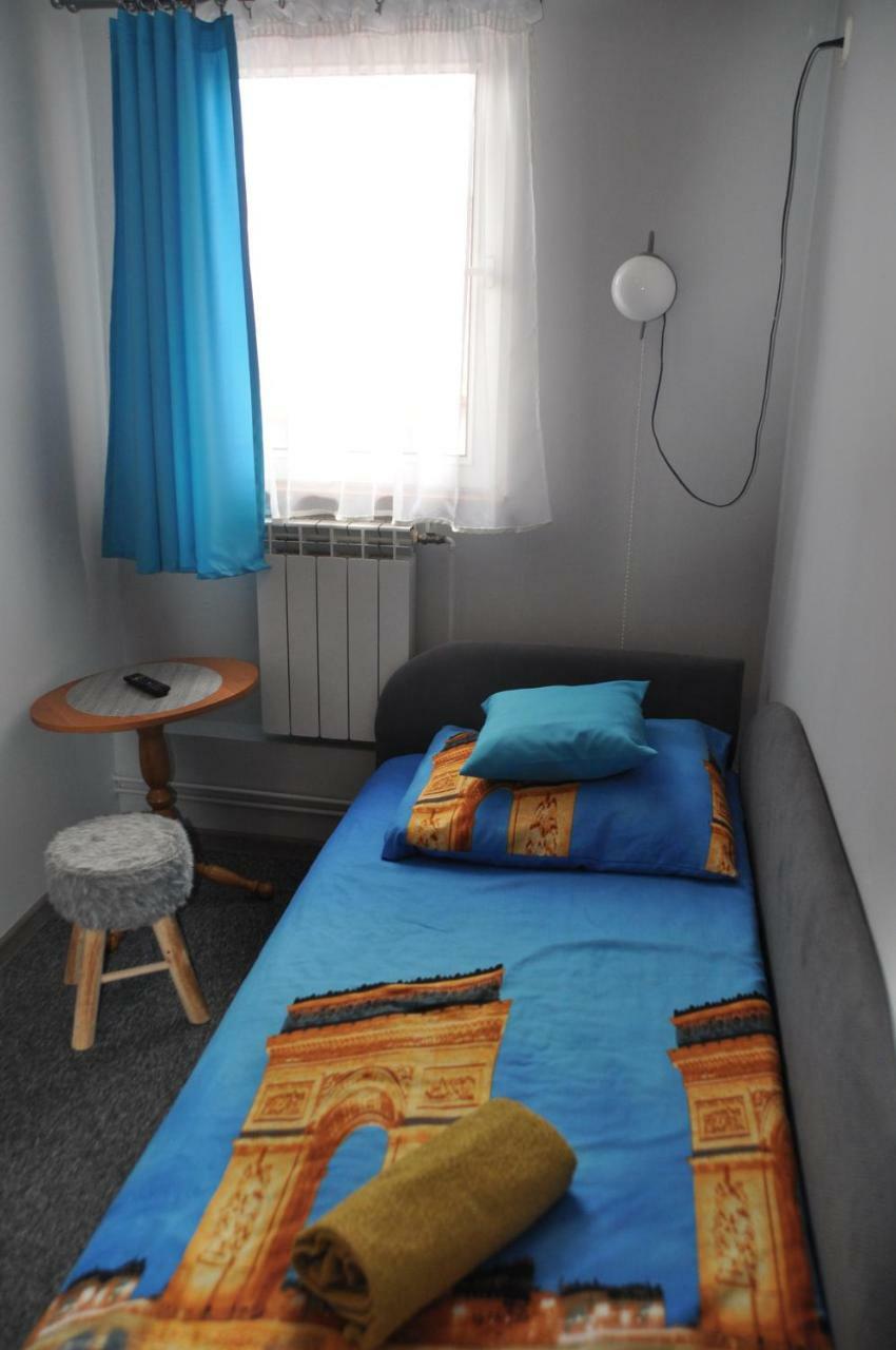 Zajazd Pod Lwem Trzebnica Bagian luar foto