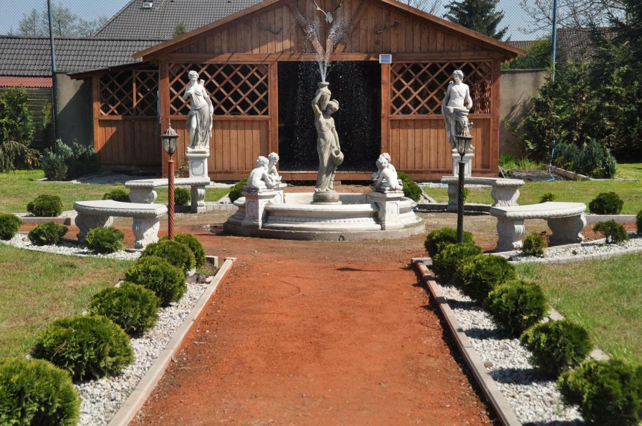 Zajazd Pod Lwem Trzebnica Bagian luar foto